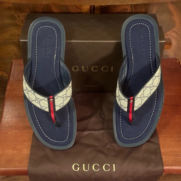 Gucci GG Supreme Men’s Flip Flop Thong Sandals - Picture 1 of 13